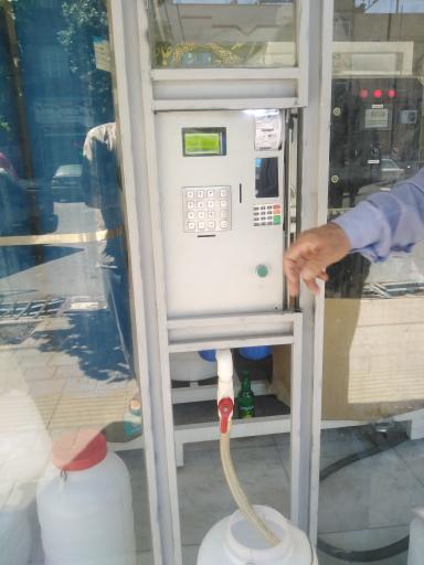 عکس فروش آب تصفیه شده