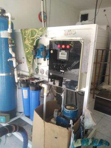 عکس فروش آب تصفیه شده