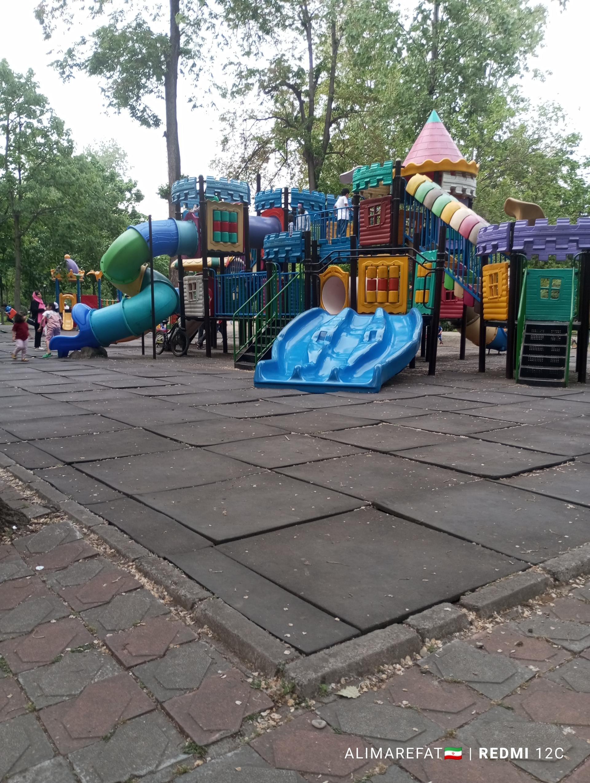 عکس زمین بازی کودکان 