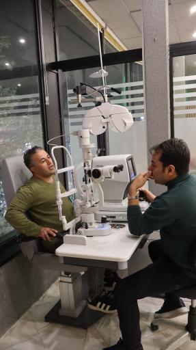 عکس اپتومتری و عینک سازی پندار