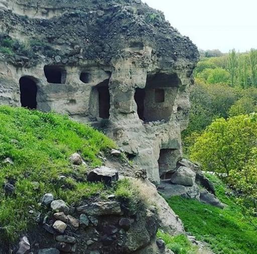 عکس خانه‌های صخره‌ای جراغیل