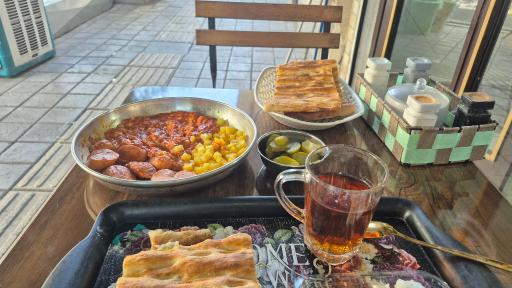 عکس کافه صبحانه جنگل