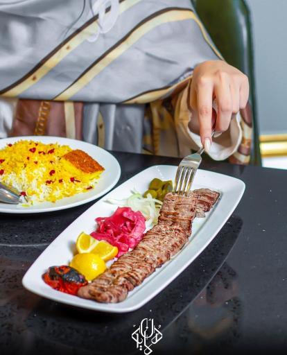 عکس رستوران مجلل همایون طلایی