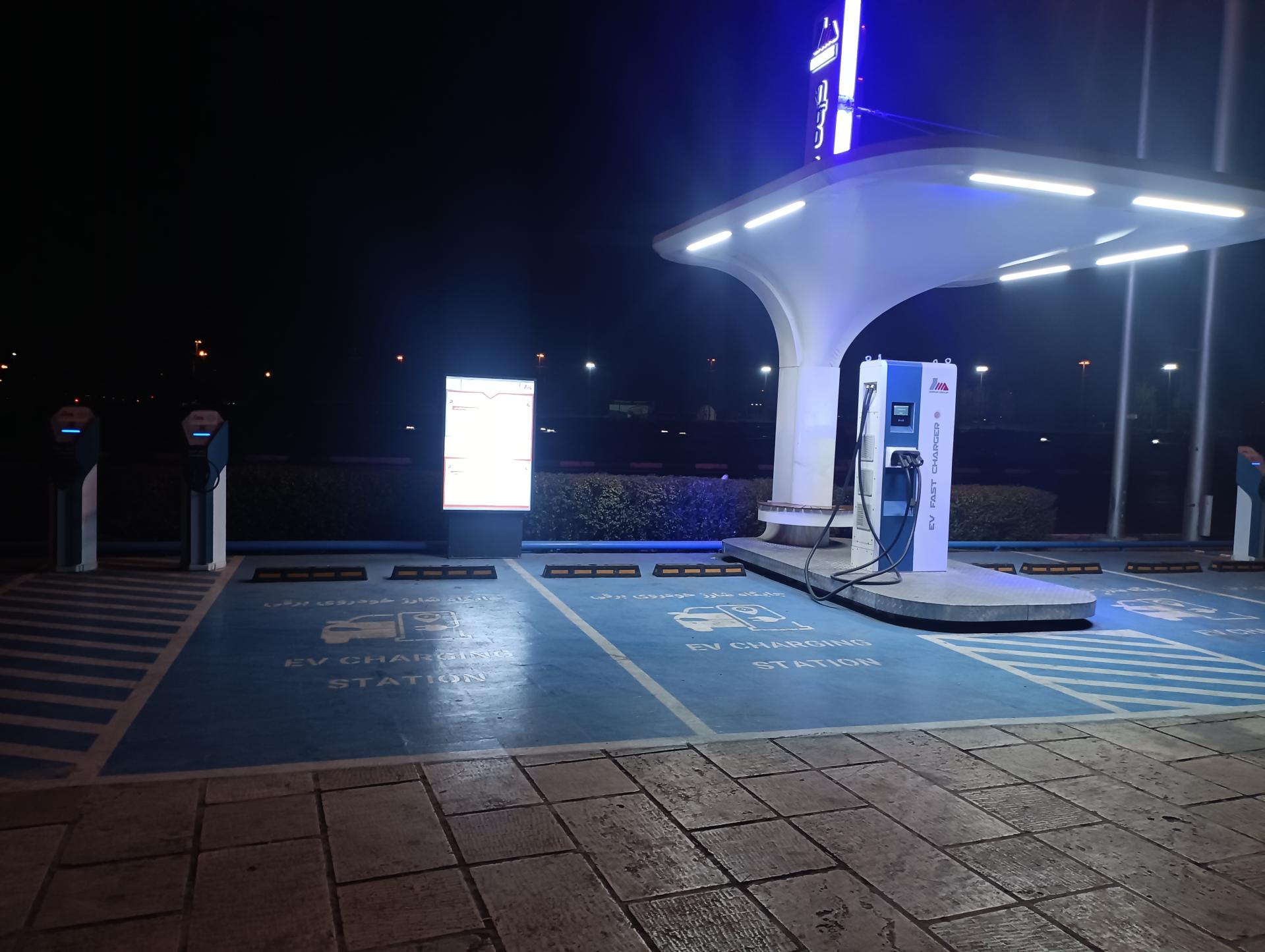 عکس ایستگاه شارژ برج آزادی