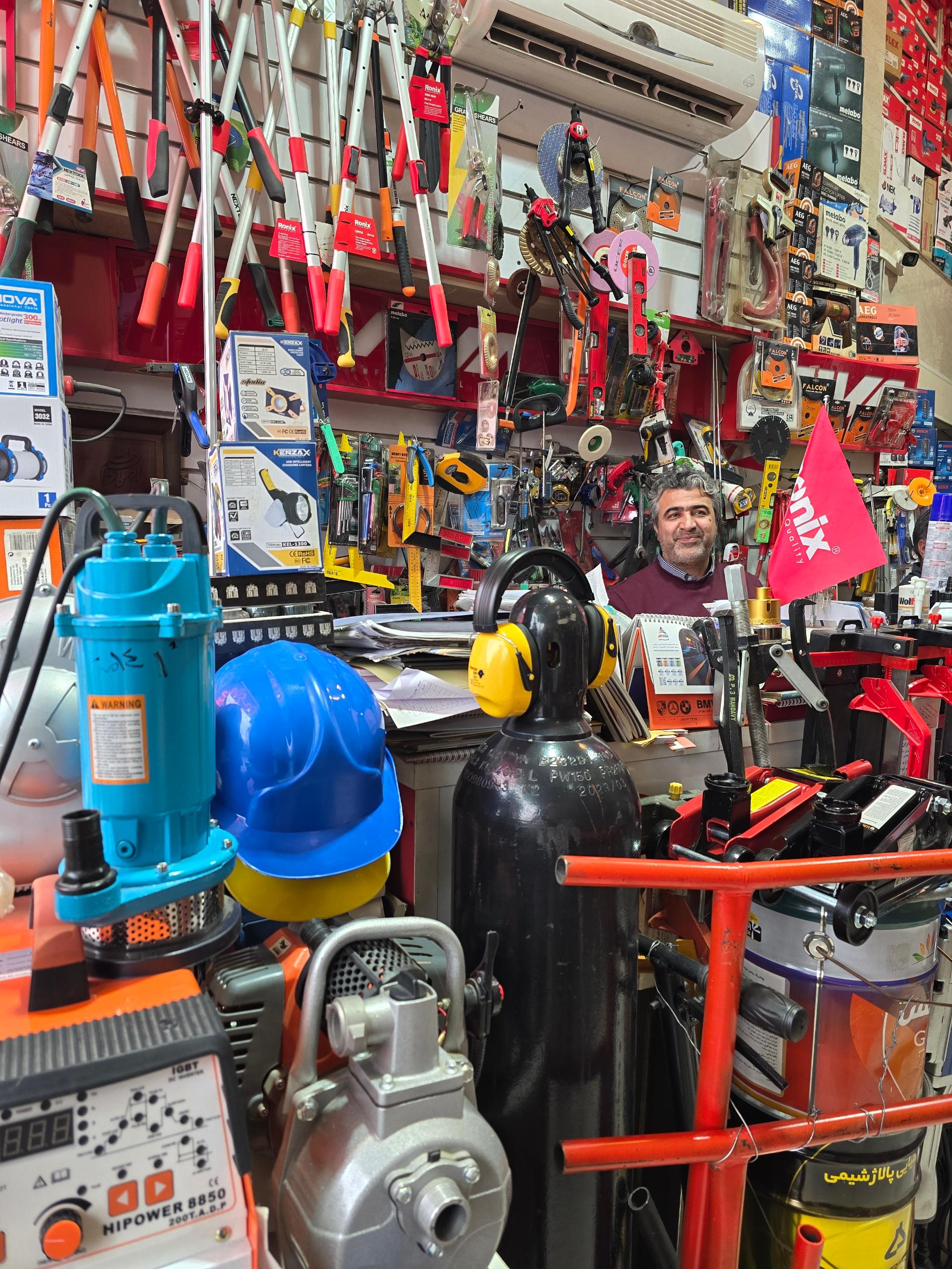 عکس رنگ و ابزار حمزه هاشمی