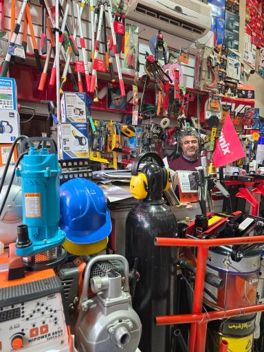 عکس رنگ و ابزار حمزه هاشمی