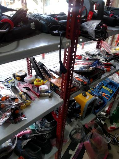 عکس رنگ و ابزار احمدزاده