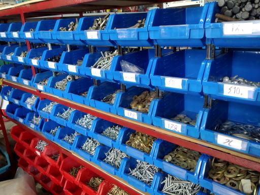 عکس رنگ و ابزار احمدزاده