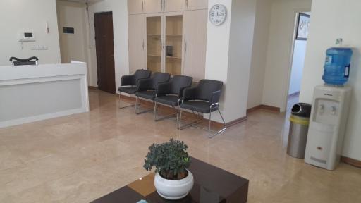 عکس دکتر نوشین شیرخانلو (متخصص عفونی و زخم)