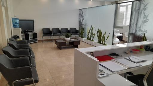 عکس دکتر نوشین شیرخانلو (متخصص عفونی و زخم)