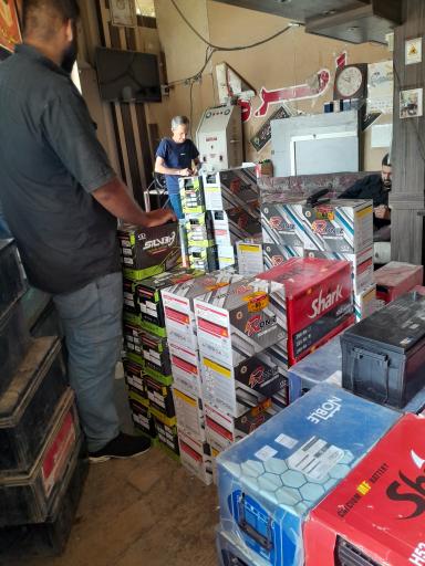 عکس باطری فروشی امام علی (ع)