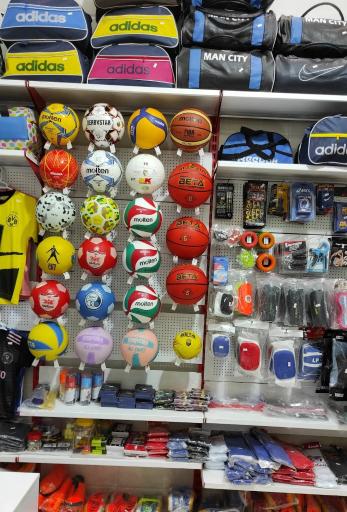 عکس فروشگاه کالاهای ورزشی یزدان