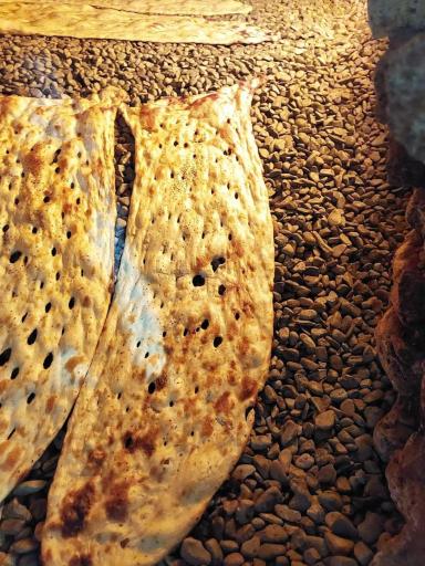 عکس نانوایی سنگک