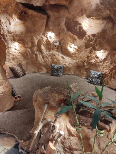 عکس کافه رستوران غار