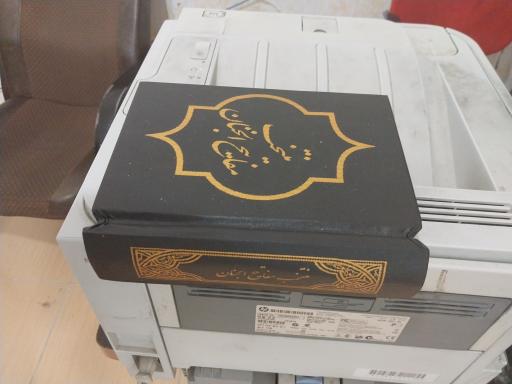 عکس صحافی و طلاکوب مکرمی