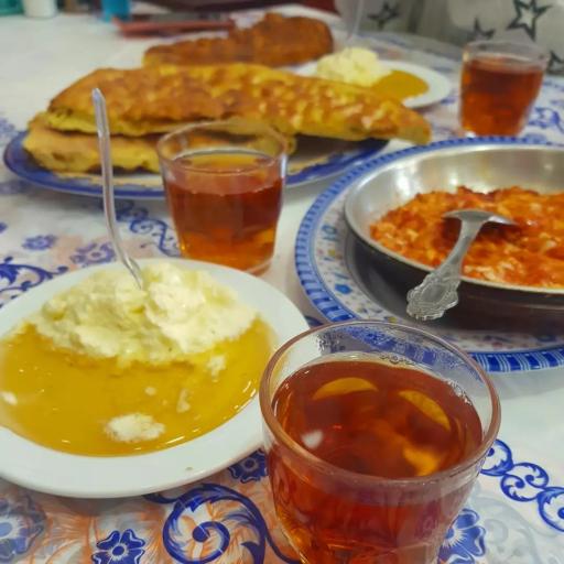 عکس صبحانه و کبابی دایی محسن