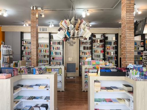 کتابفروشی و لوازم التحریر شبهای روشن