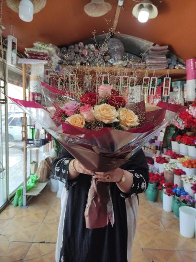 عکس گل فروشی نادری