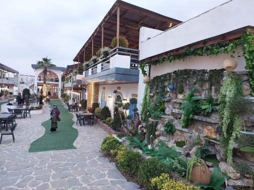 عکس باغ رستوران و تهیه غذا میزبان