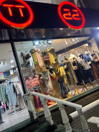 عکس نمایندگی شال و روسری تی تی کرج