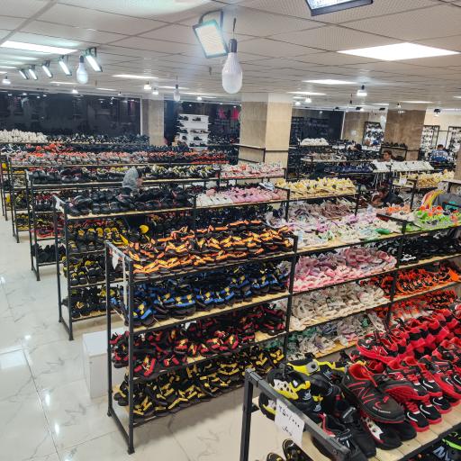 عکس فروشگاه کفش آرجی