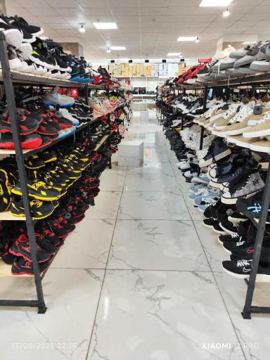 عکس فروشگاه کفش آرجی