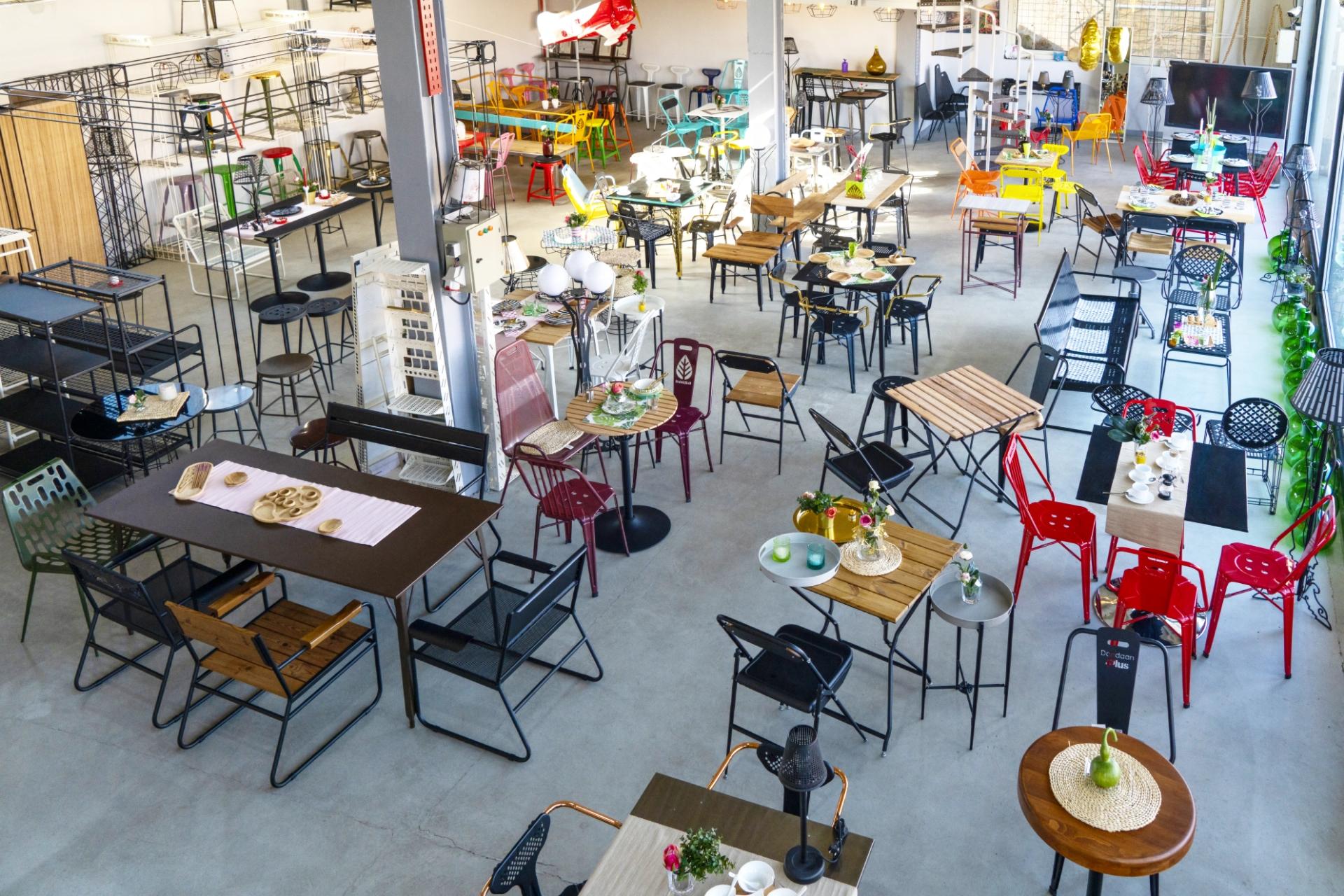 عکس کارخانه تولیدی میز صندلی نهالسان