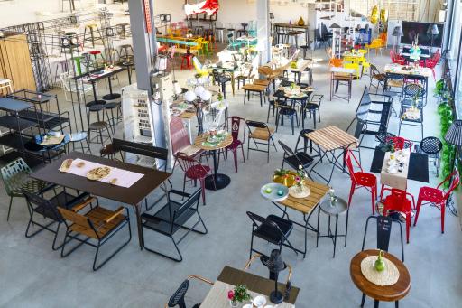 عکس کارخانه تولیدی میز صندلی نهالسان