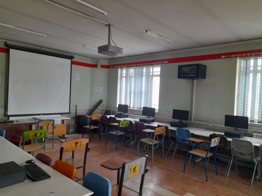 عکس دبیرستان و هنرستان پسرانه جماران