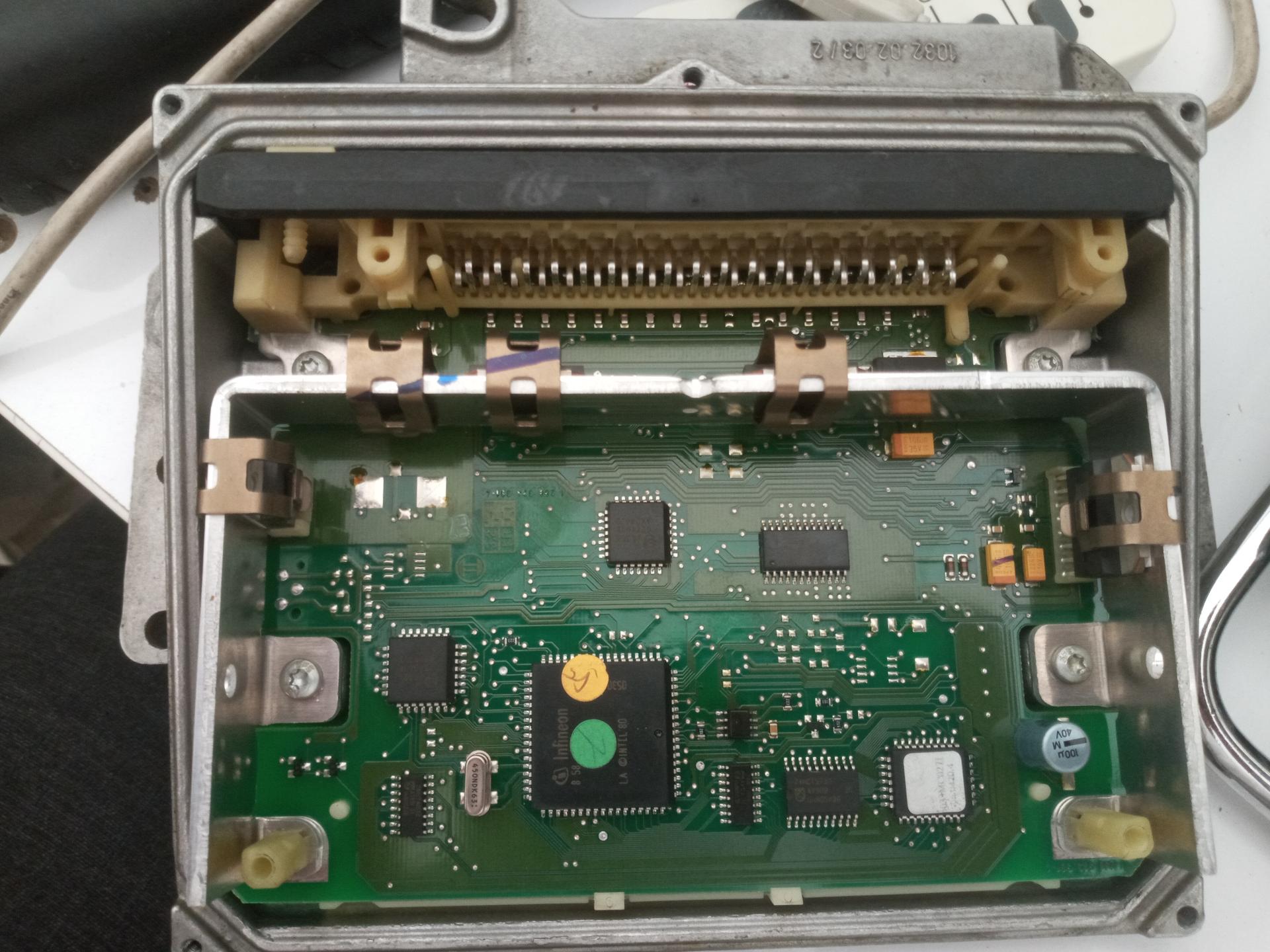 عکس تعمیرات تخصصی انواع ایسیو خودرو 