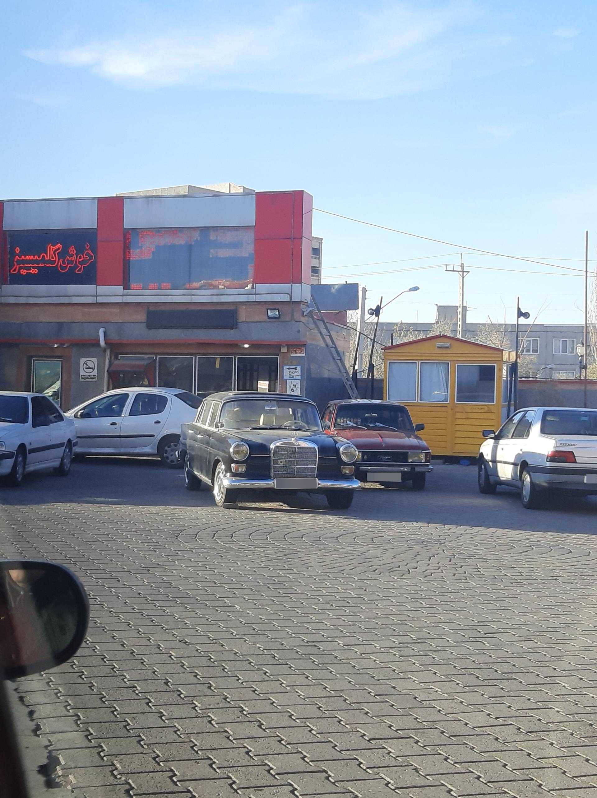 عکس پمپ بنزین افتخاری