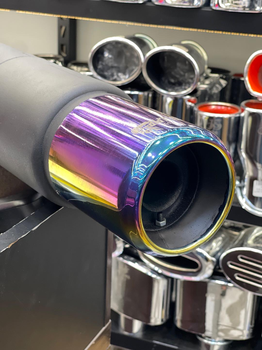 عکس فروشگاه لوازم اسپرت اگزوز سادات