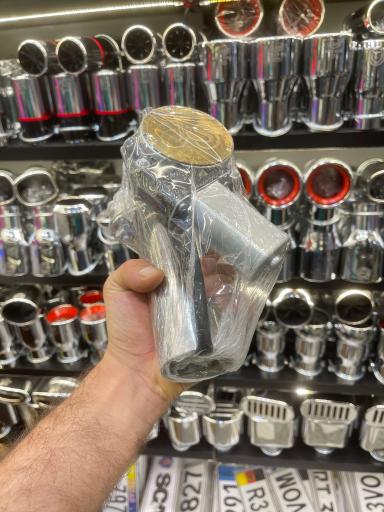 عکس فروشگاه لوازم اسپرت اگزوز سادات