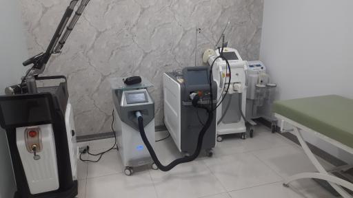 عکس کلینیک زیبایی ماهین(مطب دکتر سید یاسر سیدین بروجنی)