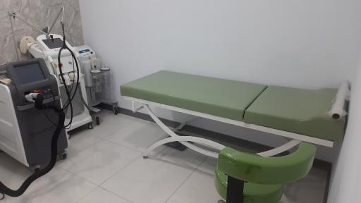 عکس کلینیک زیبایی ماهین(مطب دکتر سید یاسر سیدین بروجنی)