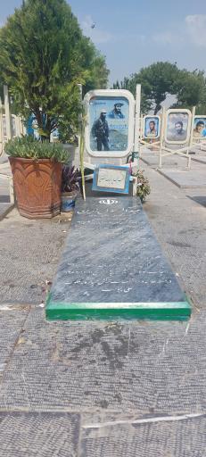 عکس مزار سردار شهید عبدالرسول زرین