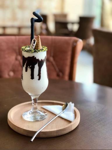 عکس کافی‌شاپ راز