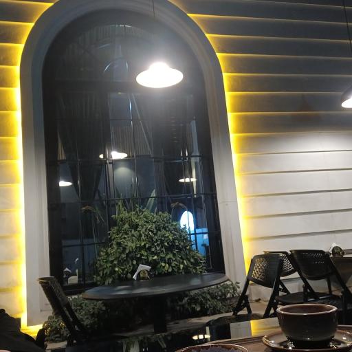 عکس کافه رستوران درخت طلایی