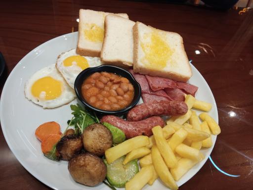 عکس کافه رستوران درخت طلایی