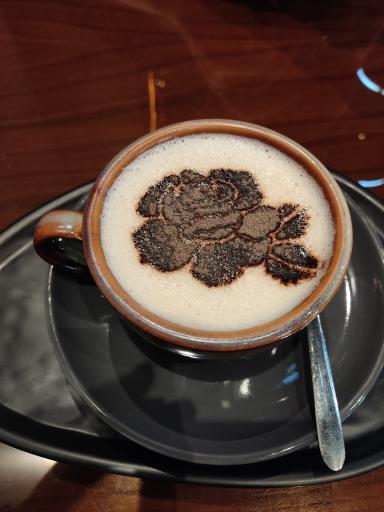 عکس کافه رستوران درخت طلایی