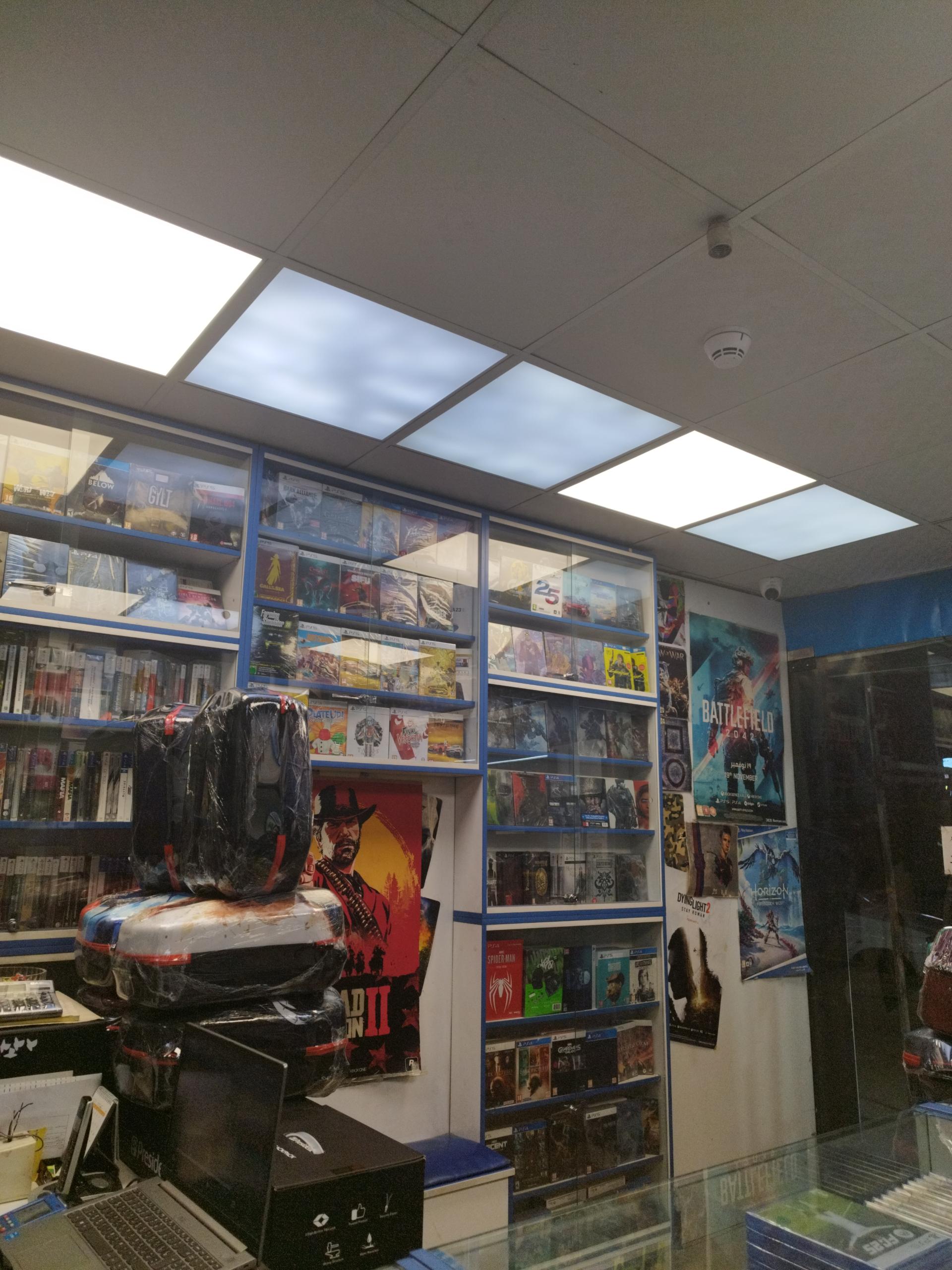 عکس دنیای بازی مرکز کامپیوتر کیش