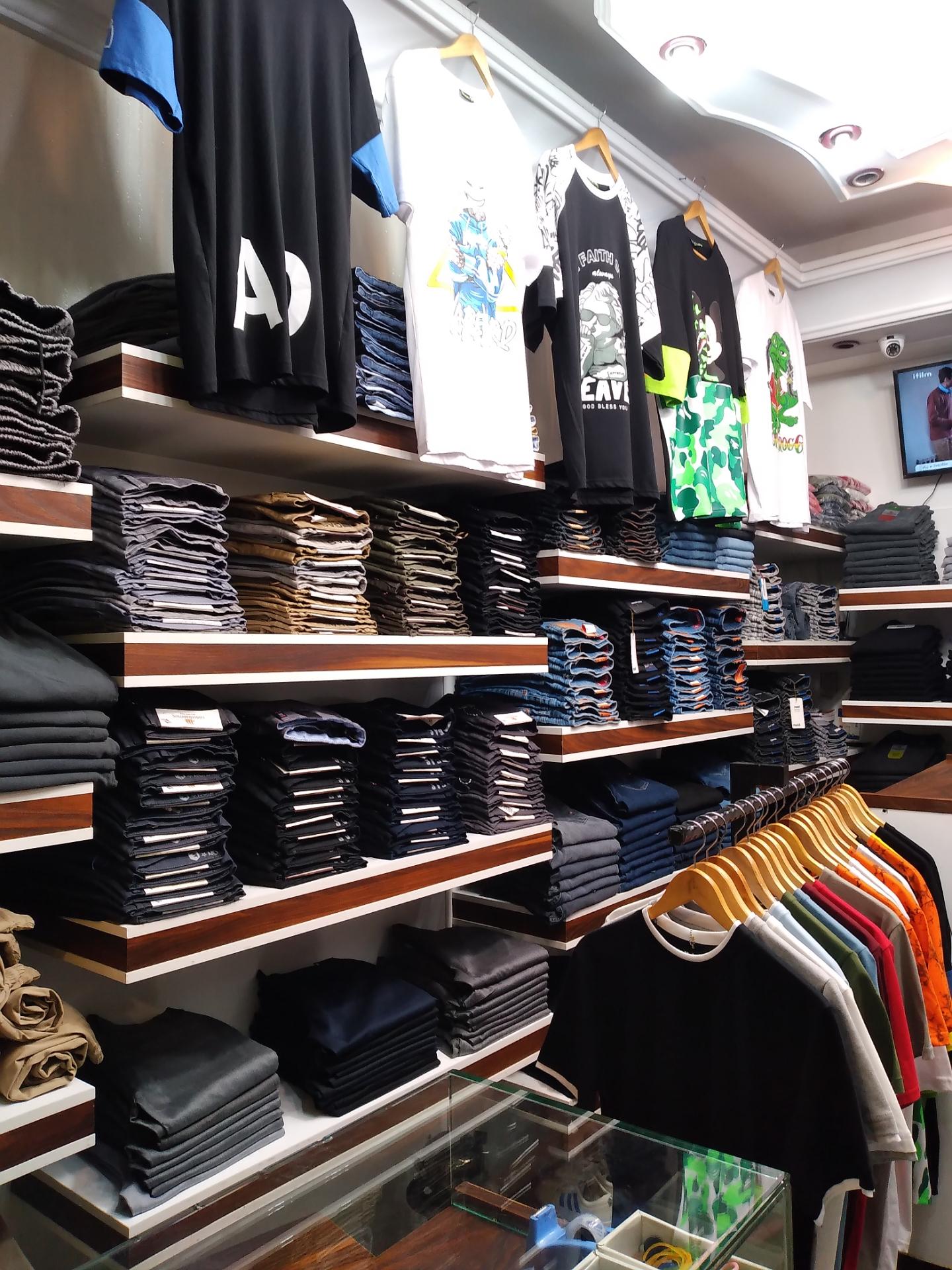 عکس فروشگاه باتیسمن