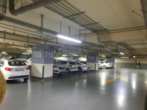 عکس پارکینگ ایرانمال
