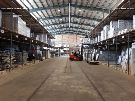 عکس انبار مرکزی ستاره قطعات بنیس