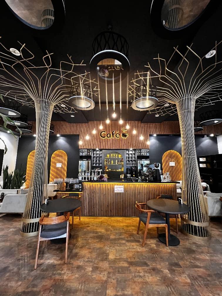 عکس کافه رستوران درخت طلایی