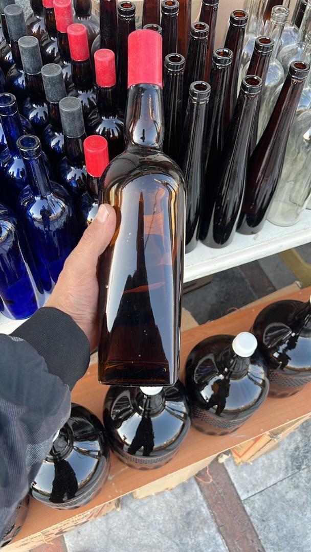 عکس پخش بطری‌ ‌شیشه‌ای