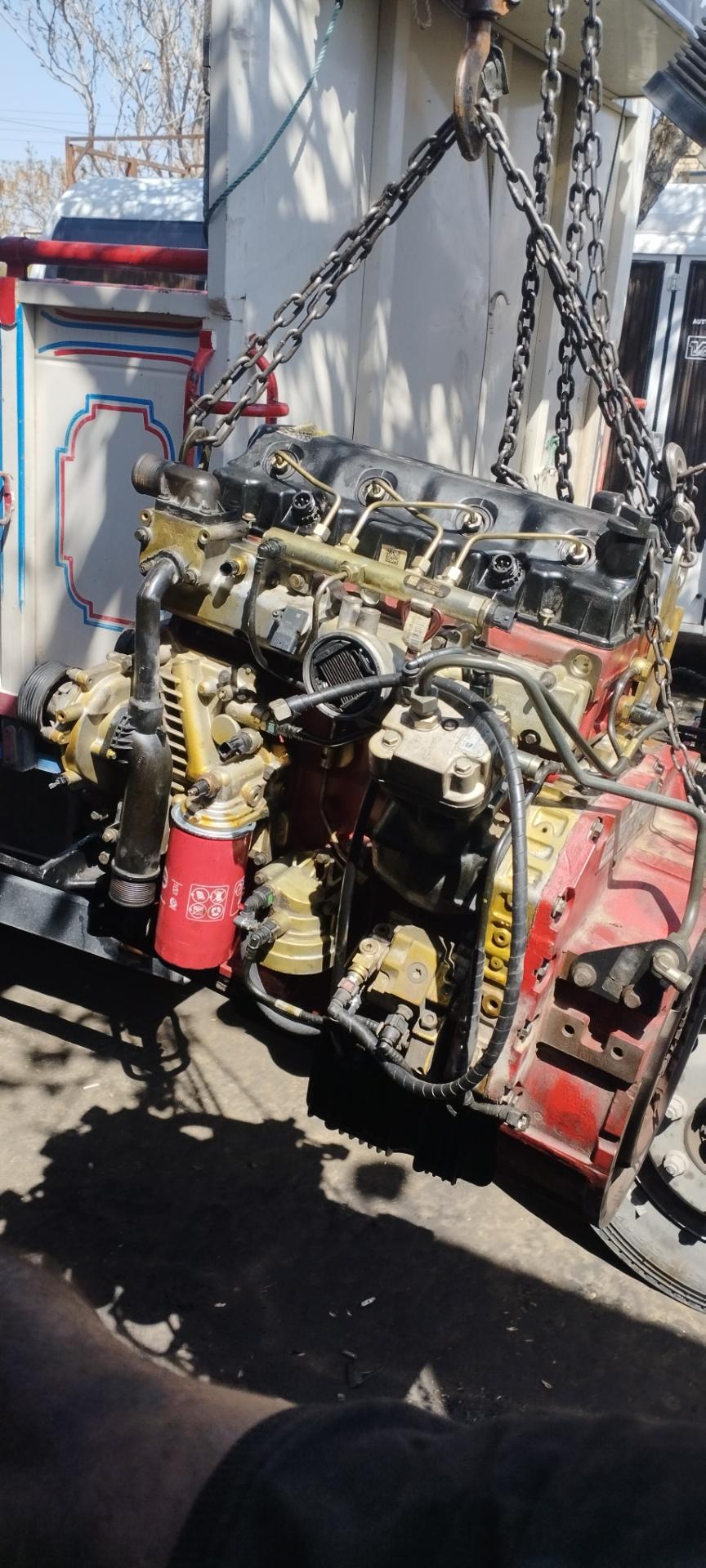 عکس تعمیرگاه کامیونت های دیزل عجم