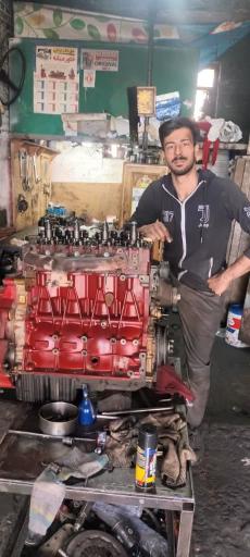 عکس تعمیرگاه کامیونت های دیزل عجم
