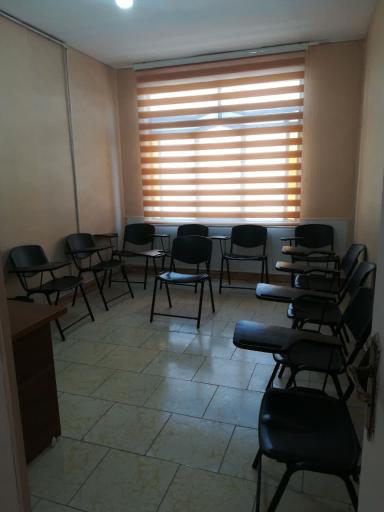 عکس آموزشگاه زبان های خارجه لیواری