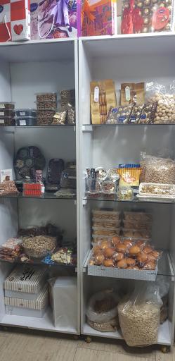 عکس آجیل و شیرینی ماهان